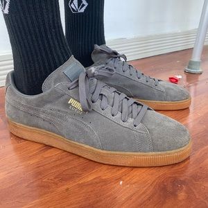 Brand New mens size 13 Puma suede shoes